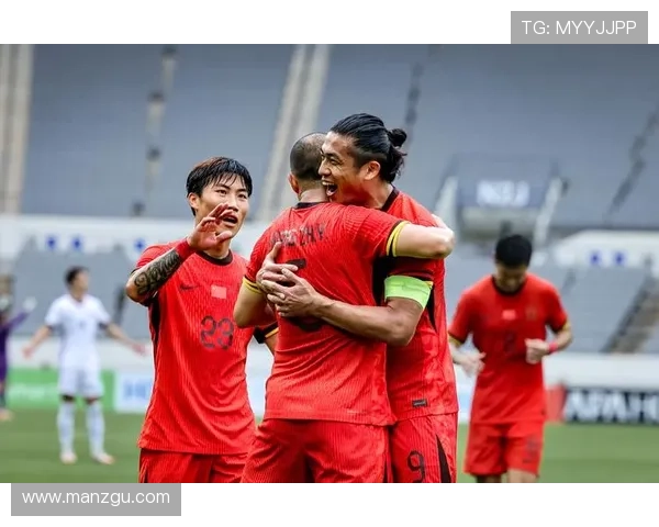 国足新周期集训启动多名年轻球员入选备战关键赛事考验状态与实力